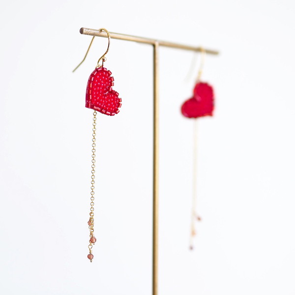 [ラ・コエット] タイニーハートスイング ピアス レッド(ガーネット)