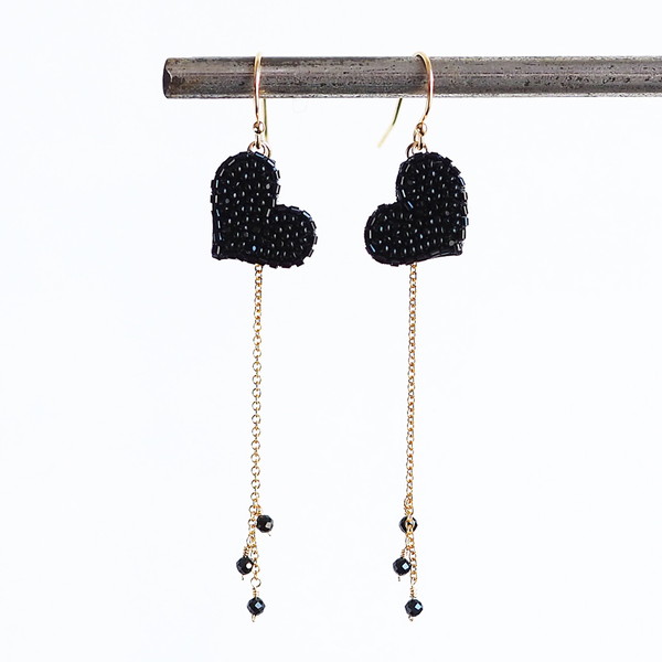 [ラ・コエット] タイニーハートスイング ピアス ブラック(ブラックスピネル)