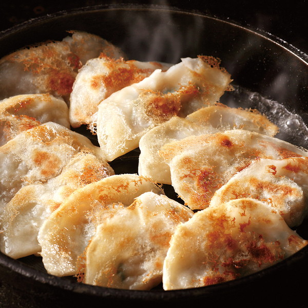 [味の逸品処　本店鉄なべ] 鉄なべ餃子＜生冷凍＞（24個入）　～ネットデパ地下