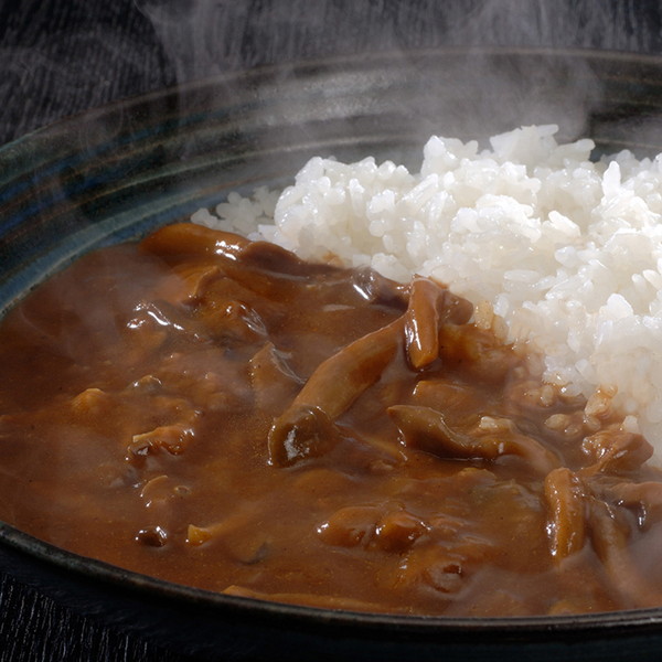 「れすとらん百年民家 黒釜」のきのこと近江牛のカレー4食