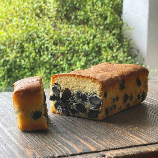 [創作洋菓子のロイヤル]黒豆入りバターケーキ